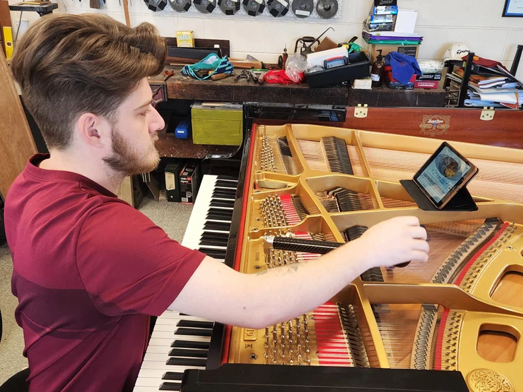 Bảo Dưỡng & Sửa Chữa Piano Từ A-Z: Bí Quyết Từ Chuyên Gia 20 Năm Kinh Nghiệm