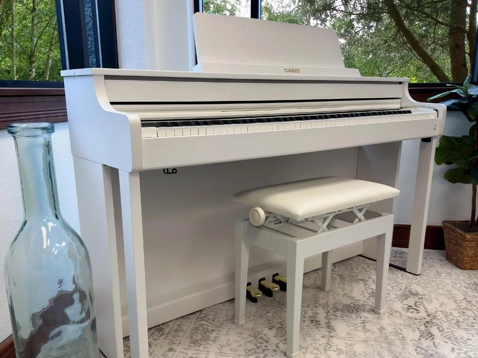 Casio AP-550 White (WH)