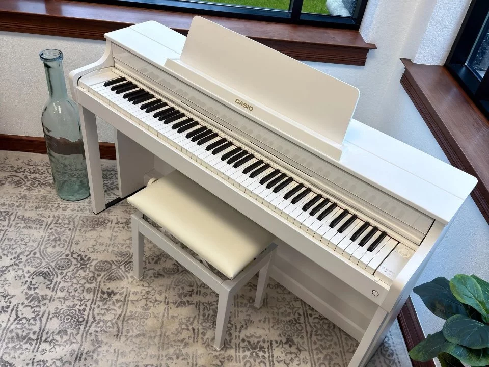 Casio AP-550 White (WH)