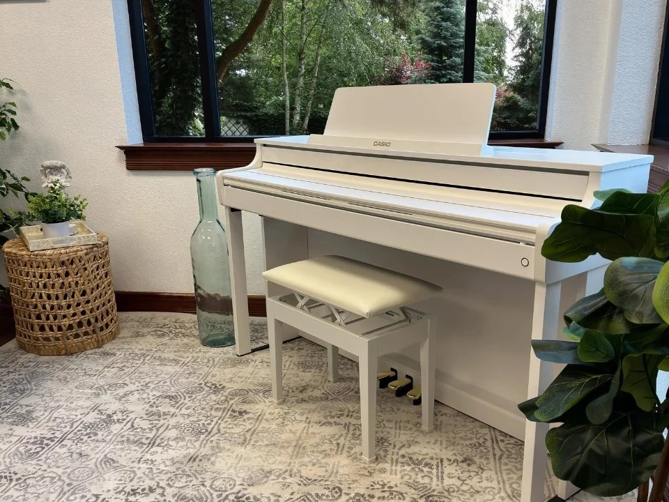 Casio AP-550 White (WH)