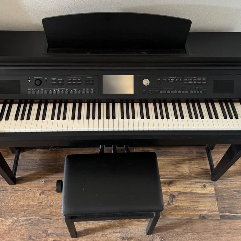 YAMAHA CVP-605 B