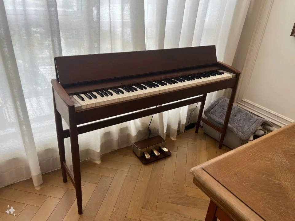 ROLAND KF-10 WN Walnut