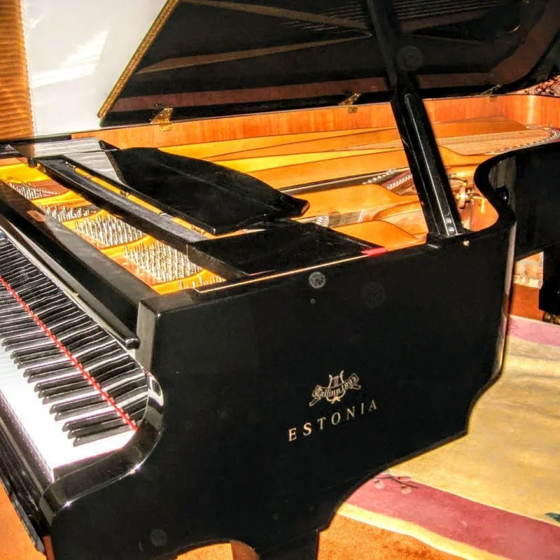 Estonia L274 Concert Grand