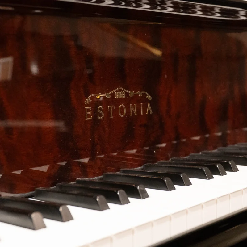 Estonia L168 Hidden Beauty