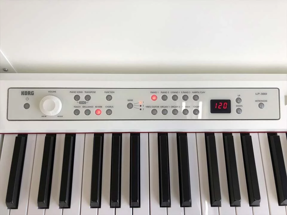 KORG LP-380U WH