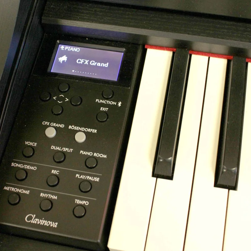 YAMAHA CLP-745 WA (USED)