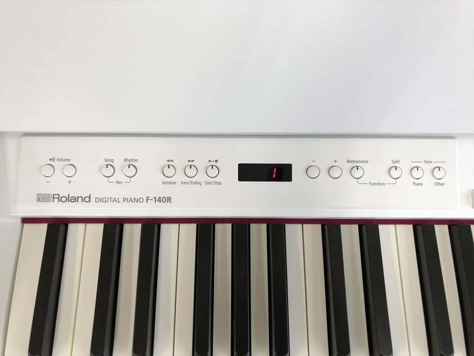 ROLAND F-140 WH (USED)