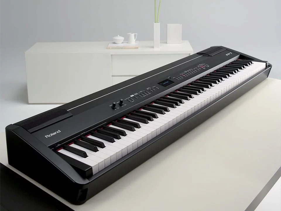 ROLAND FP-7 BLK