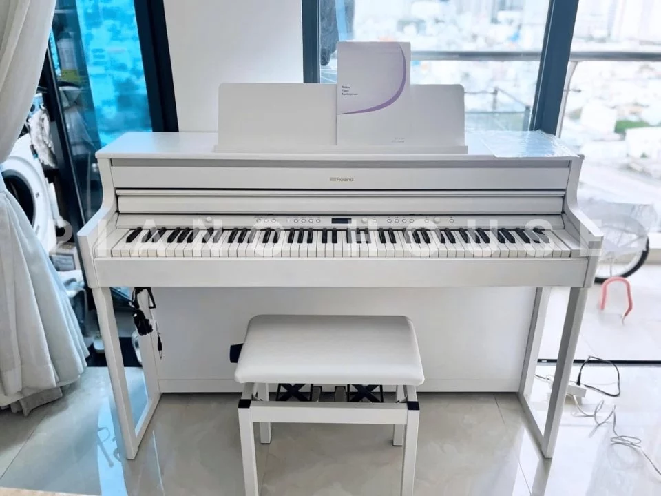 ROLAND HP-704 WH (USED)