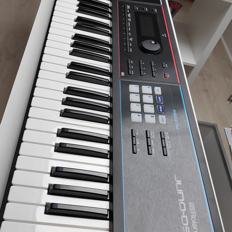 ROLAND JUNO-DS61