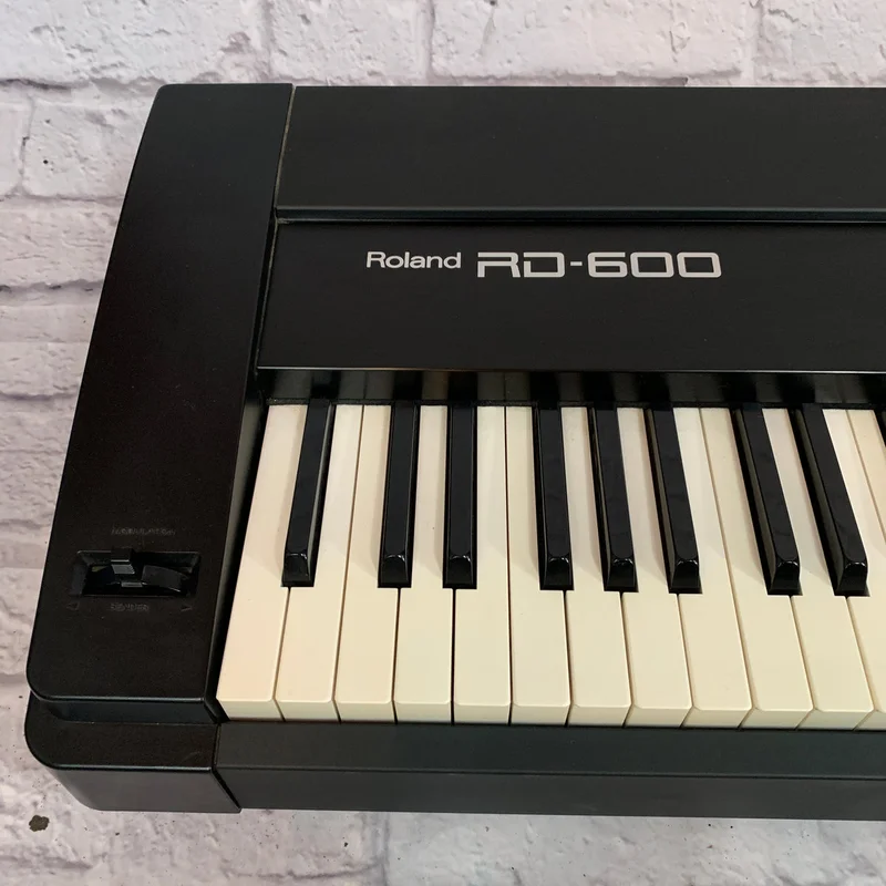 ROLAND RD-600