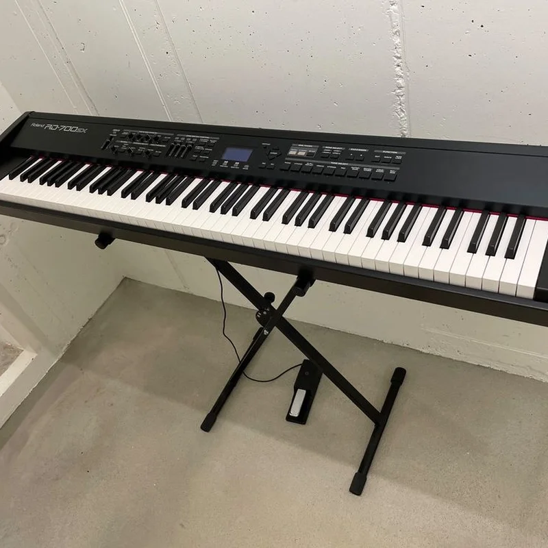 ROLAND RD-700SX