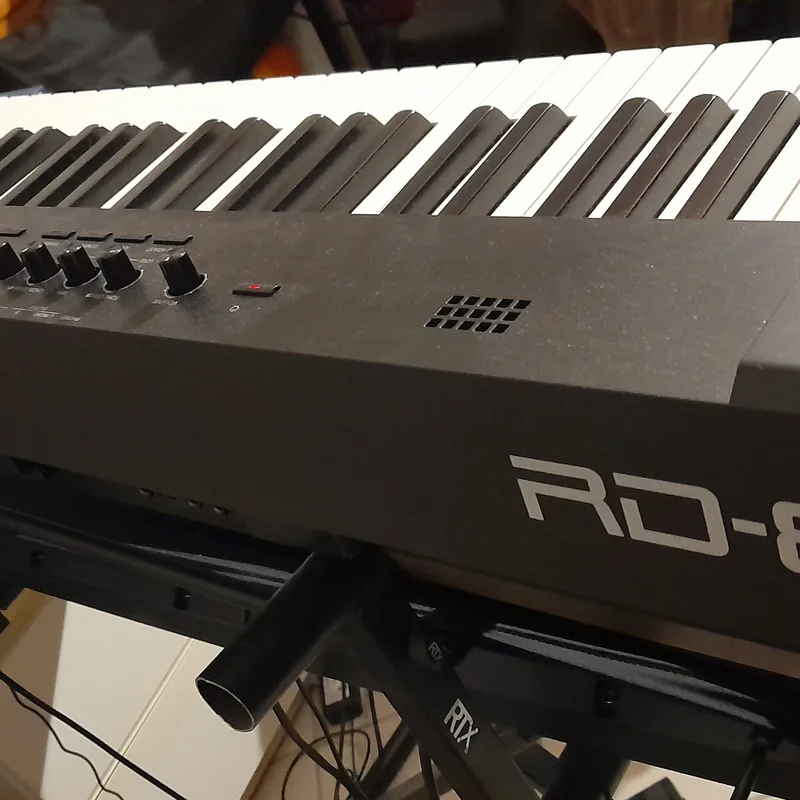 ROLAND RD-88 (USED)