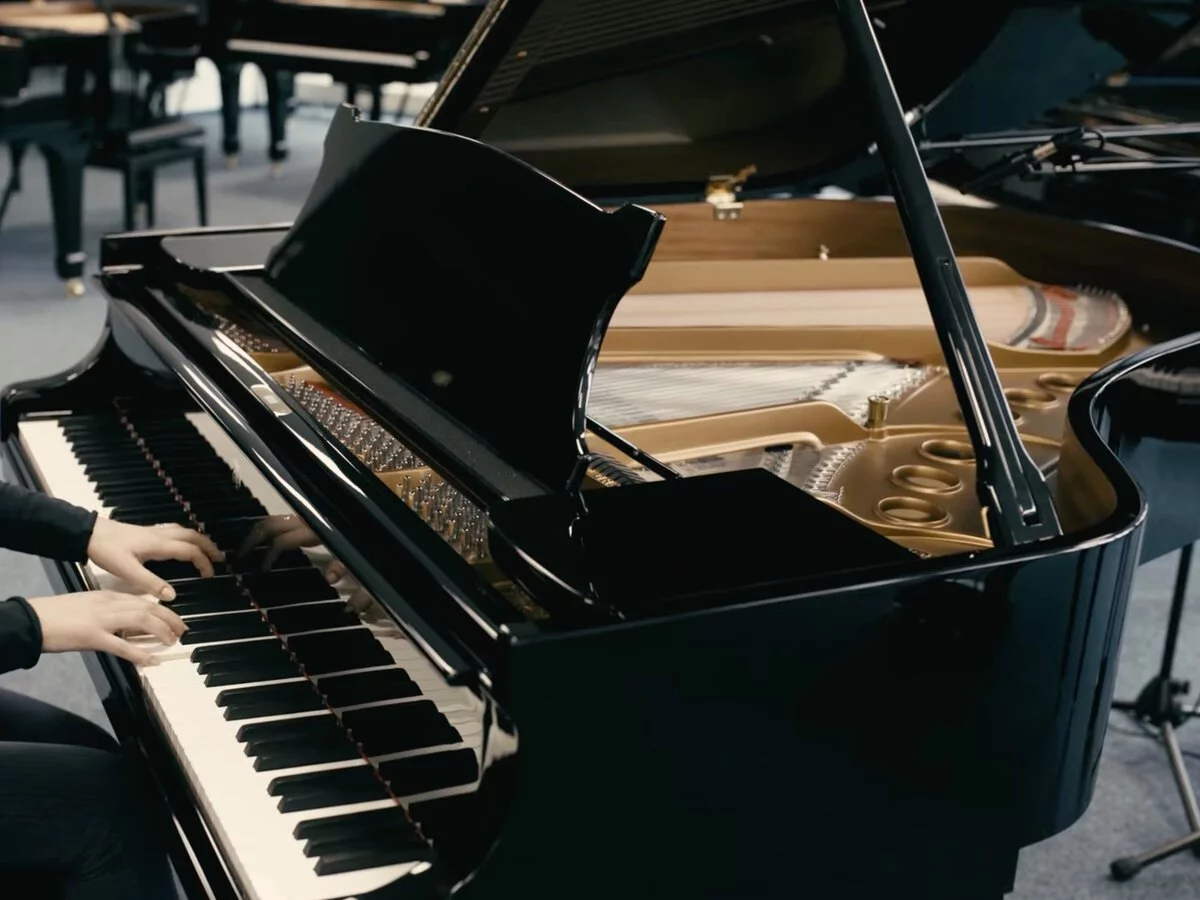 STEINWAY M-170