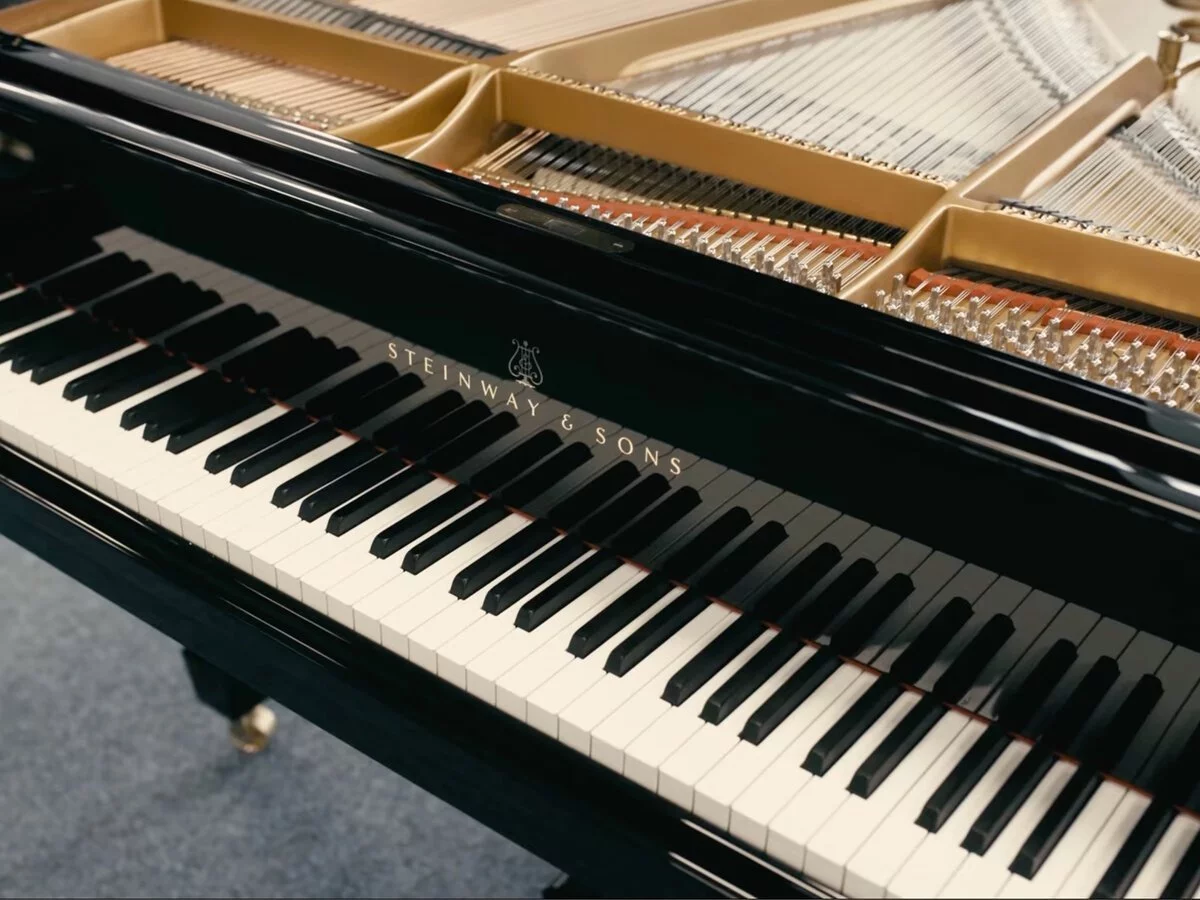 STEINWAY M-170