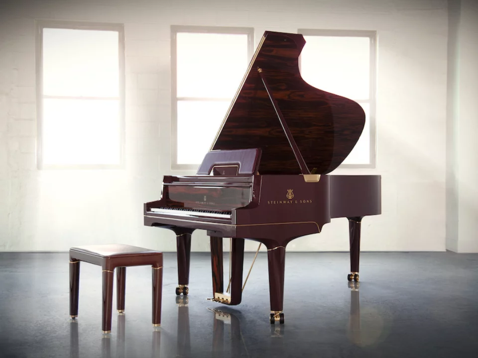 Steinway & Sons Gran Nichetto (The Midnight Red)
