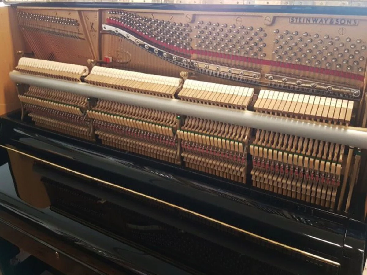 STEINWAY V-125