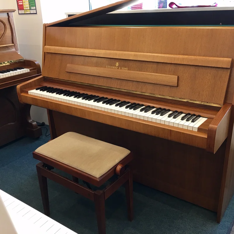 STEINWAY Z114 (Klavier)