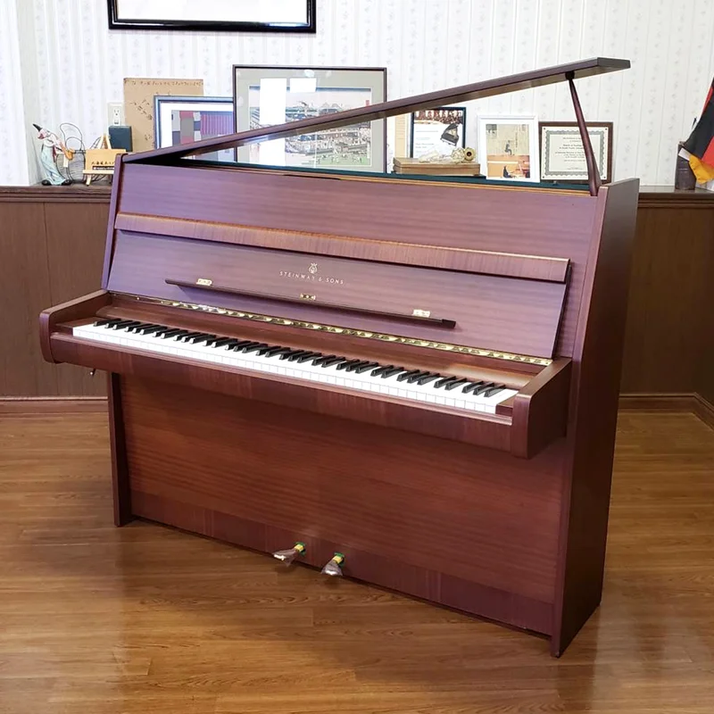 STEINWAY Z114 (Klavier)
