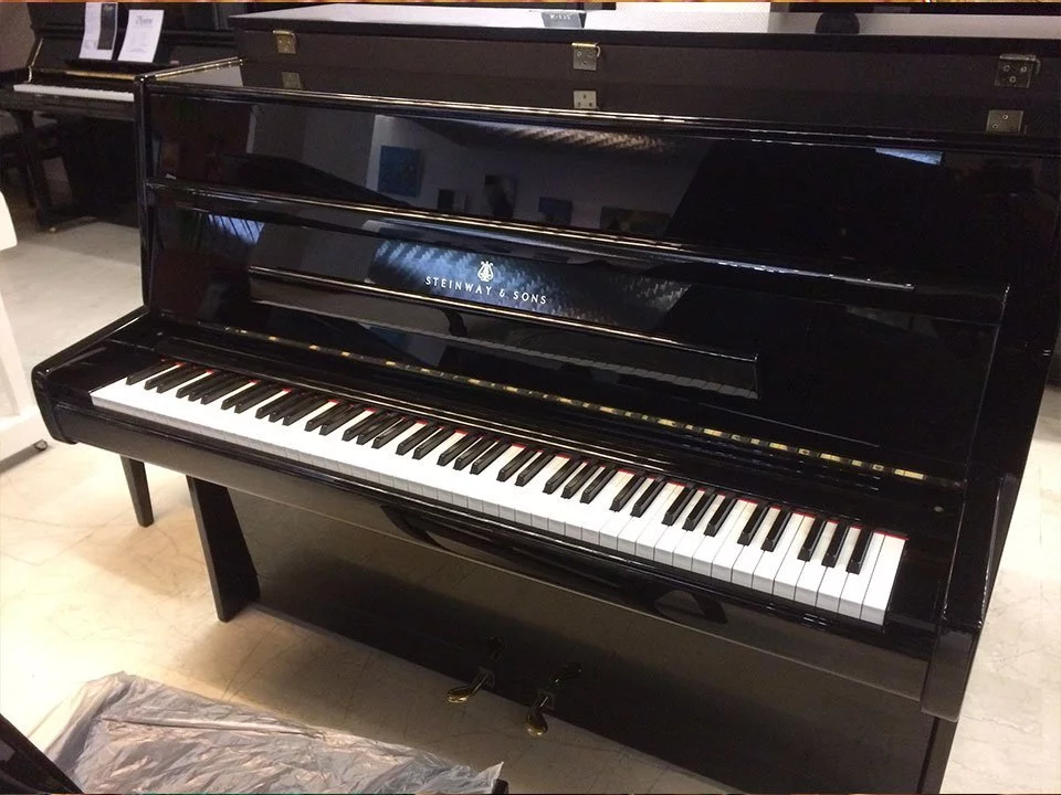 STEINWAY Z114 (Klavier)