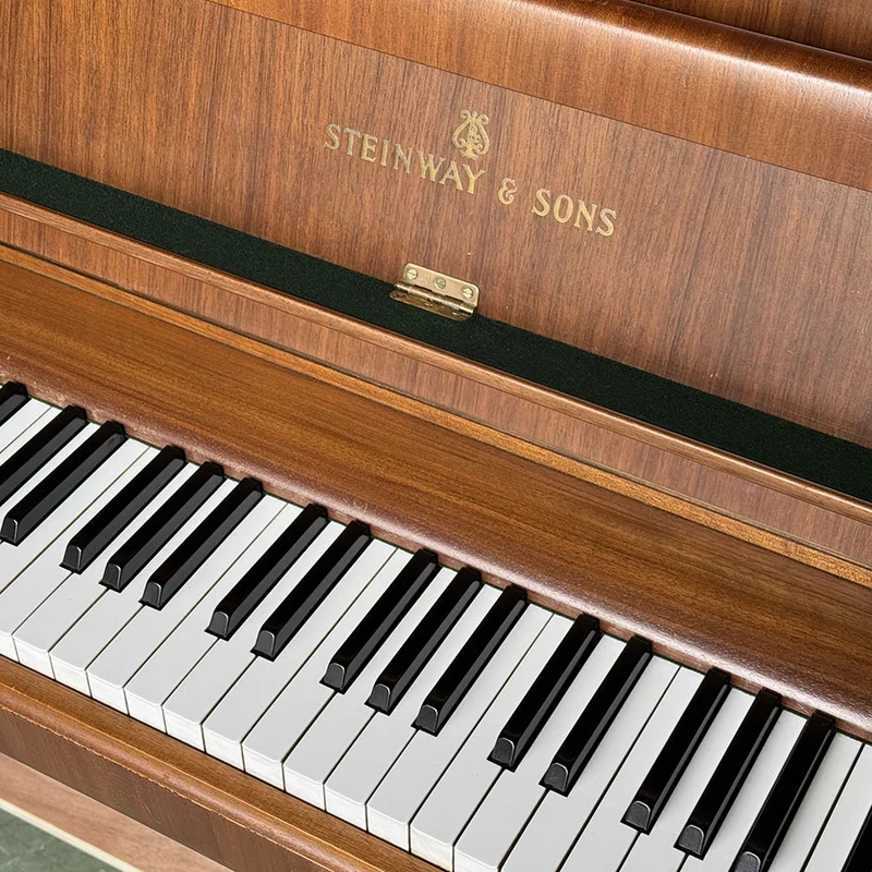 STEINWAY Z114 WN