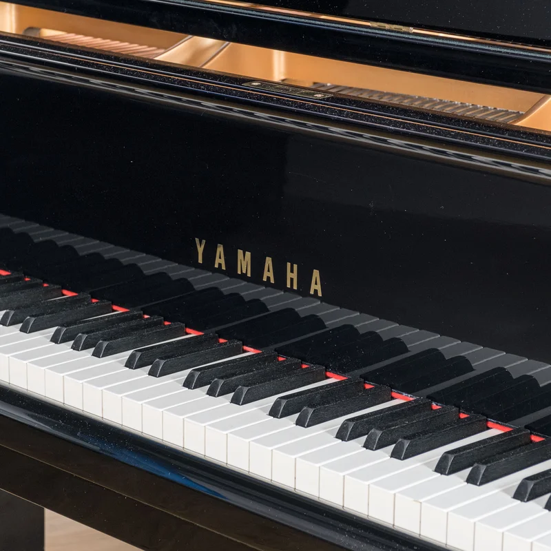 YAMAHA C6 PWH (USED)