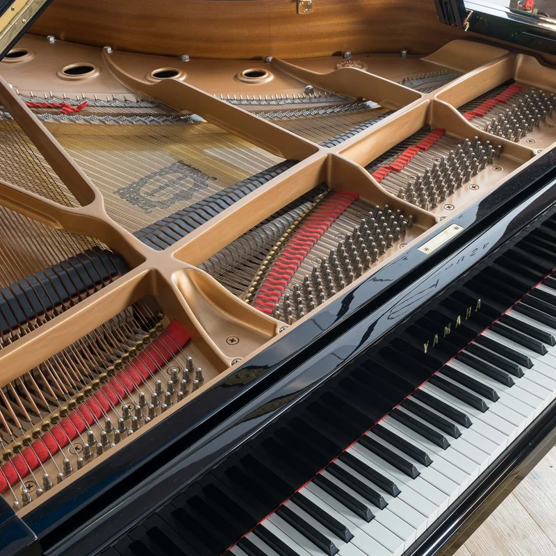 YAMAHA C6 PWH (USED)