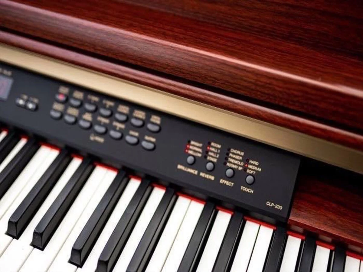 YAMAHA CLP-230 M