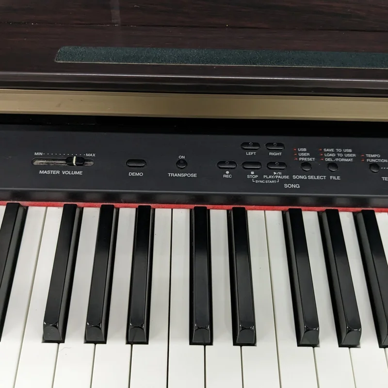YAMAHA CLP-330 R