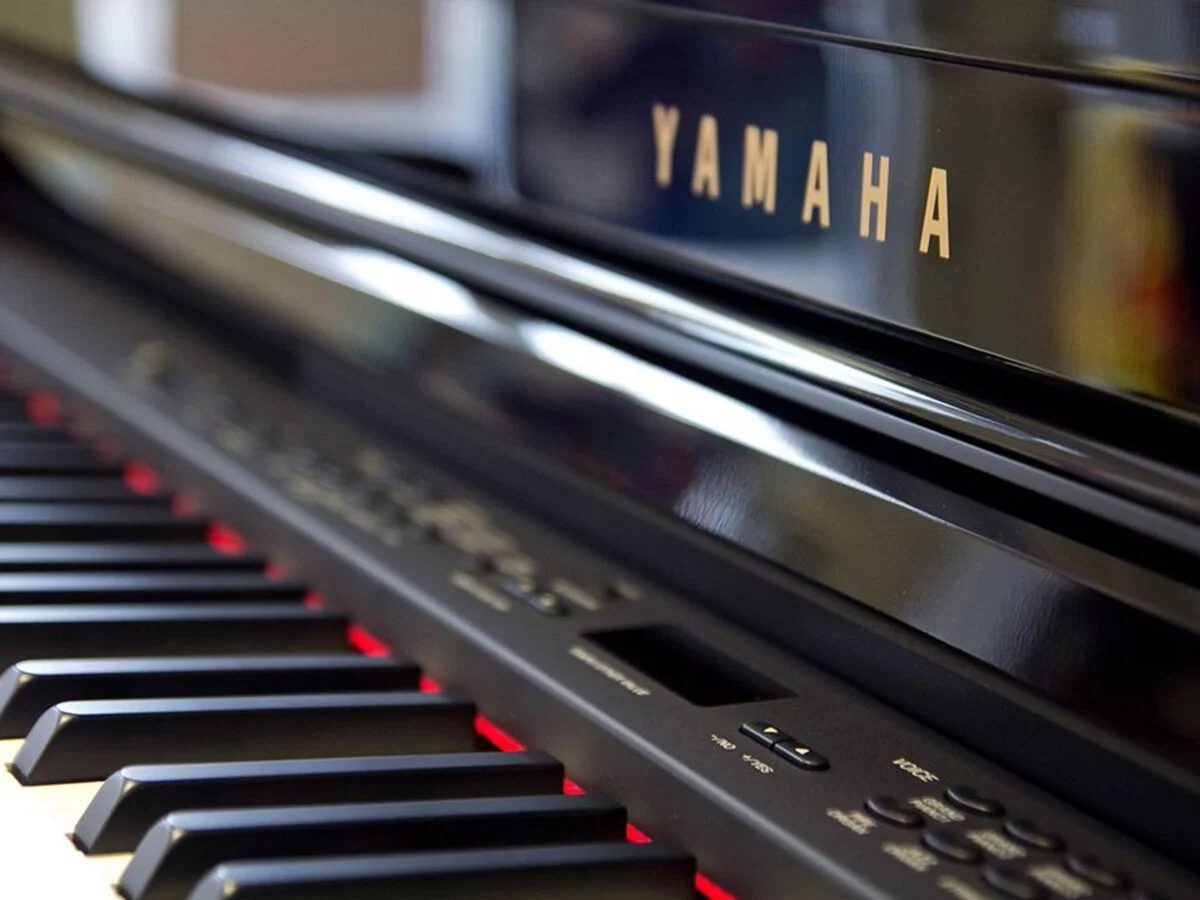 YAMAHA CLP-440 PE