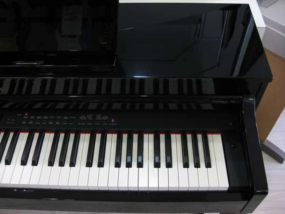 YAMAHA CLP-440 PE
