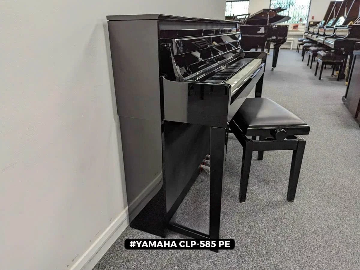 YAMAHA CLP-585 PE
