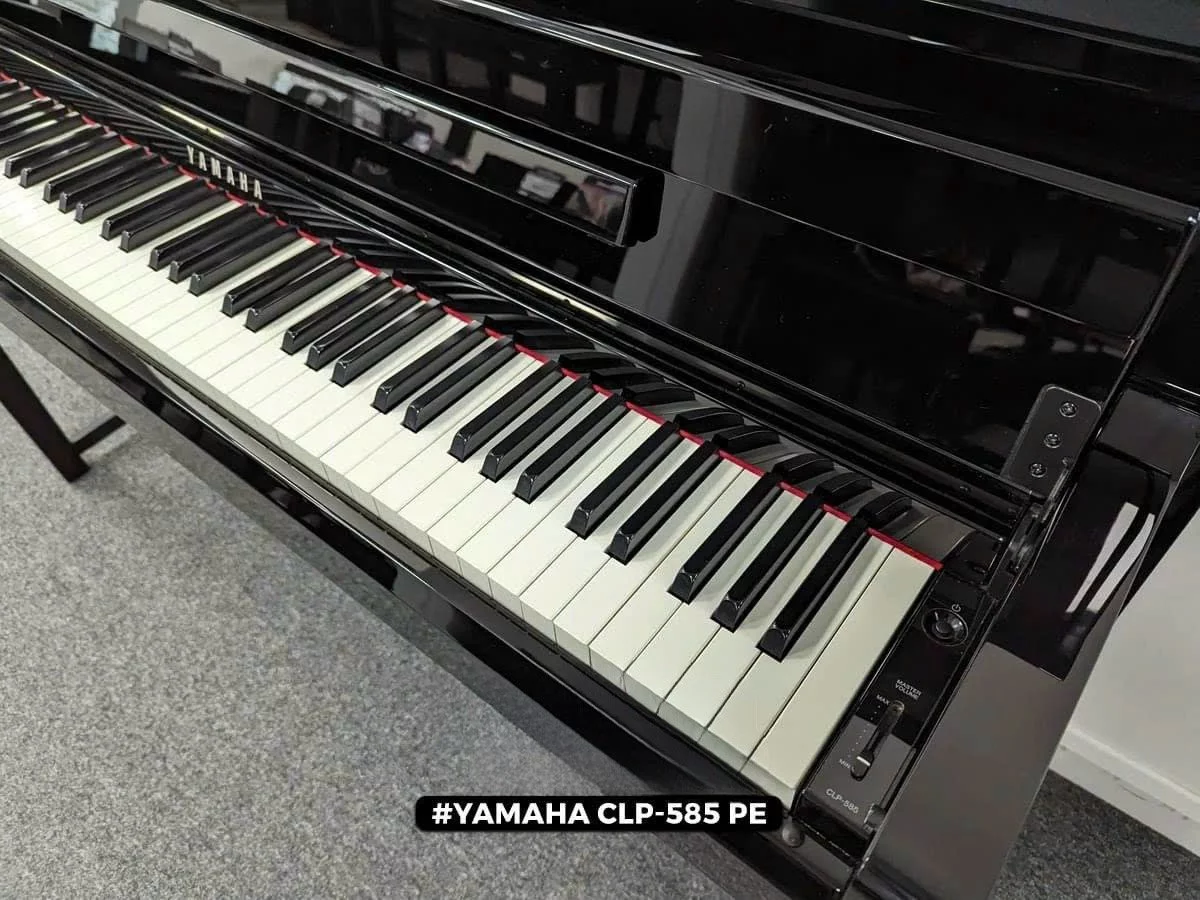 YAMAHA CLP-585 PE