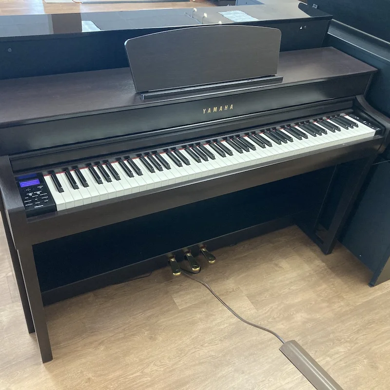 YAMAHA CLP-735 R (USED)