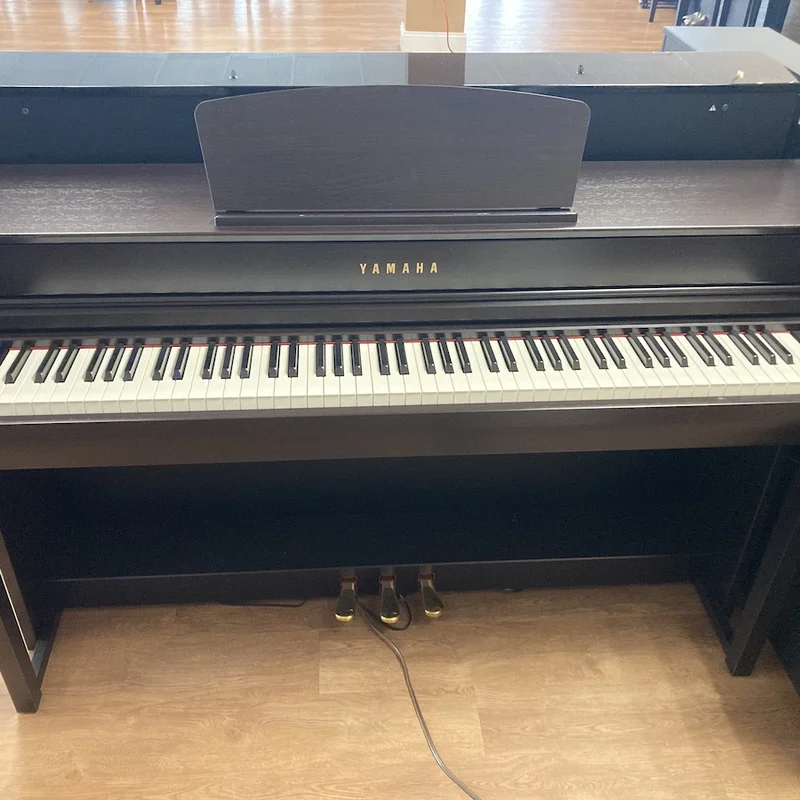 YAMAHA CLP-735 R (USED)