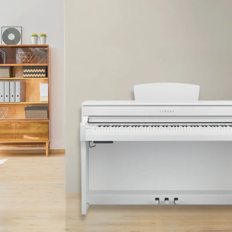 YAMAHA CLP-735 WH