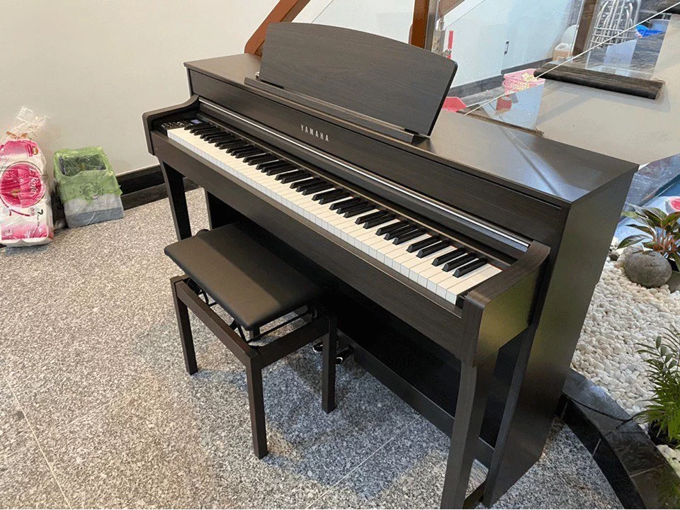 YAMAHA CLP-745 DW (USED)