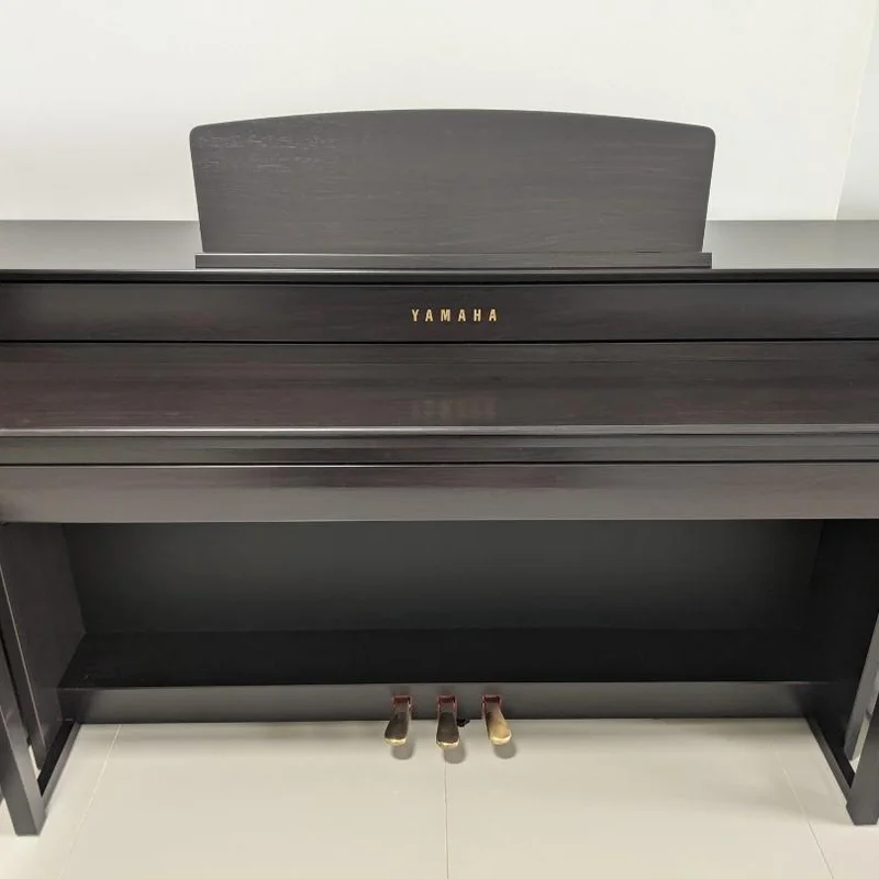 YAMAHA CLP-745 DW (USED)