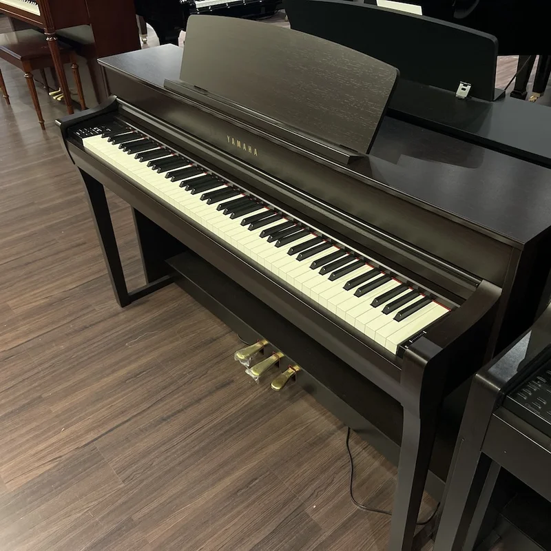 YAMAHA CLP-745 R (USED)