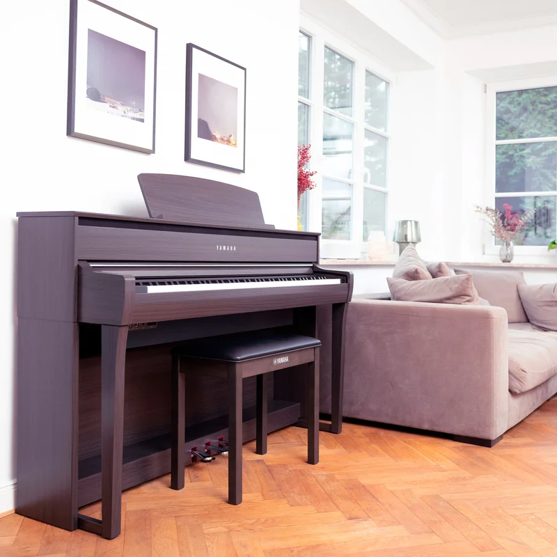 YAMAHA CLP-775 DW (USED)