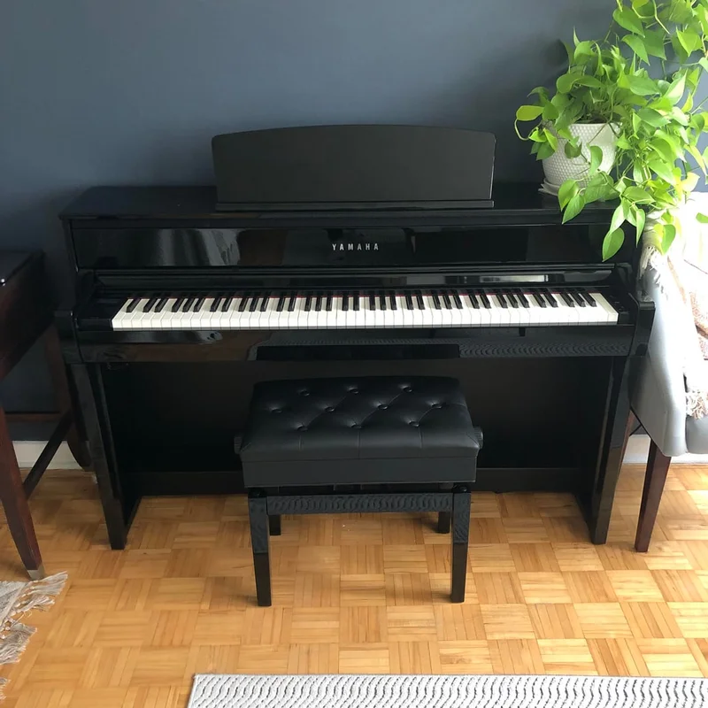 YAMAHA CLP-775 R (USED)