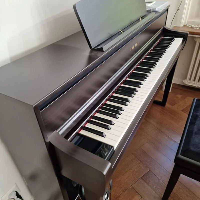 YAMAHA CLP-775 R (USED)