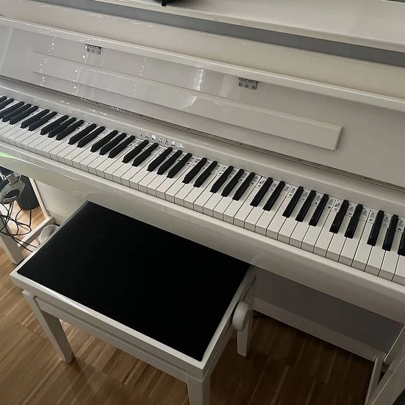 YAMAHA CLP-785 B (USED)