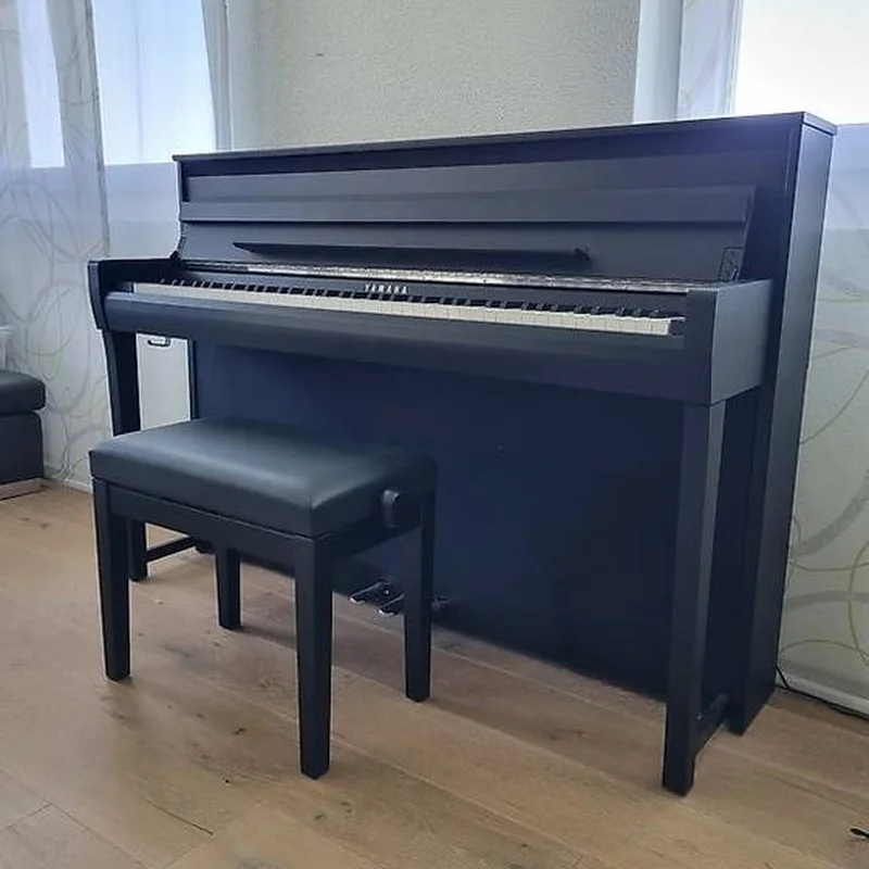 YAMAHA CLP-785 B (USED)