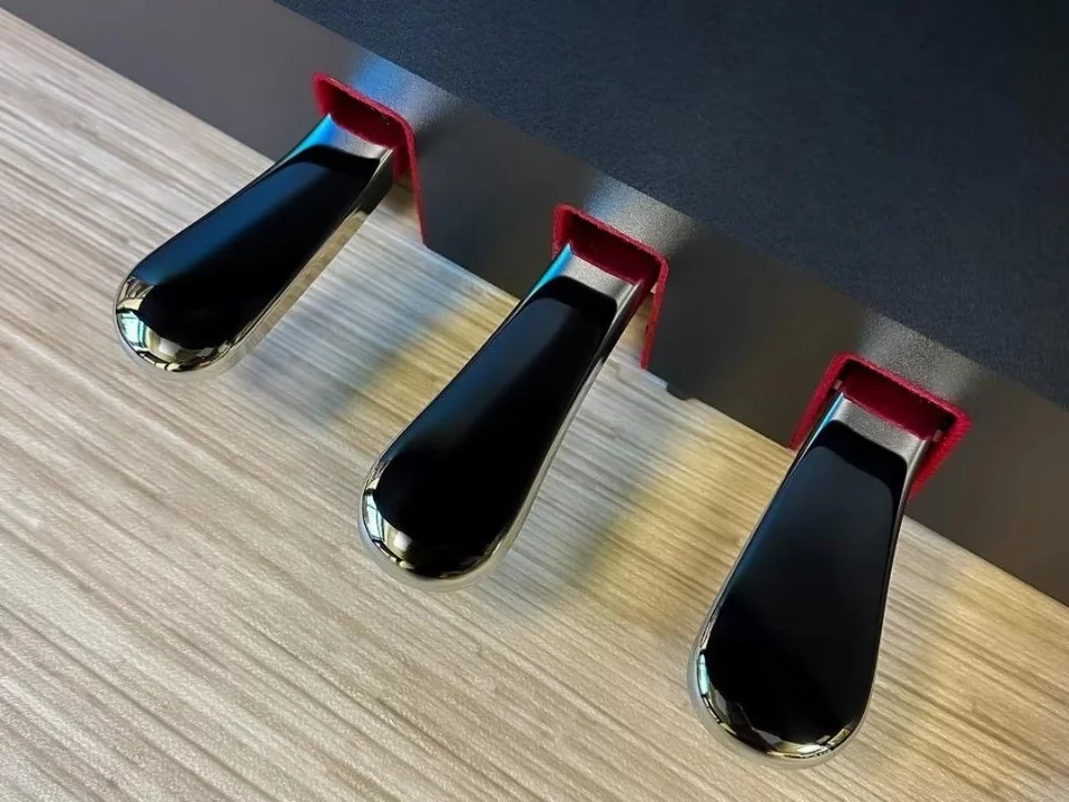 YAMAHA CLP-785 B (USED)