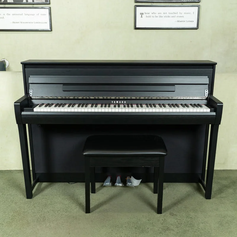 YAMAHA CLP-785 PE (USED)