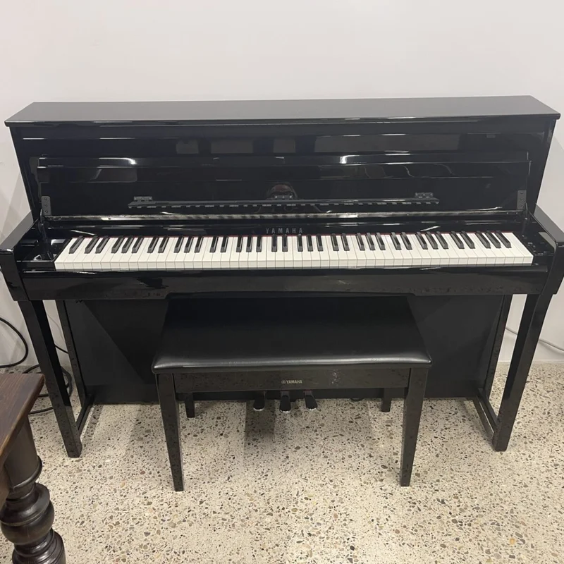 YAMAHA CLP-785 PE (USED)