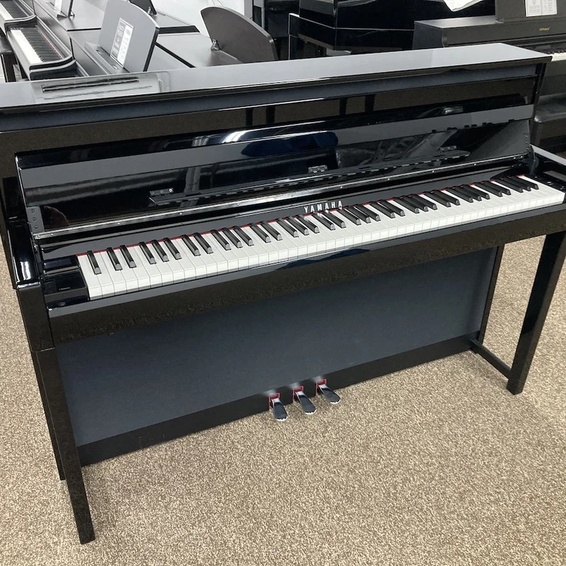 YAMAHA CLP-785 PE (USED)