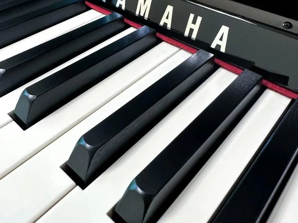 YAMAHA CLP-785 PE