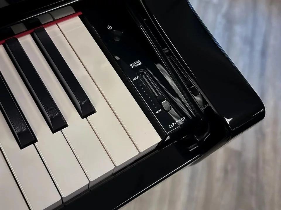 YAMAHA CLP-795 GP PE